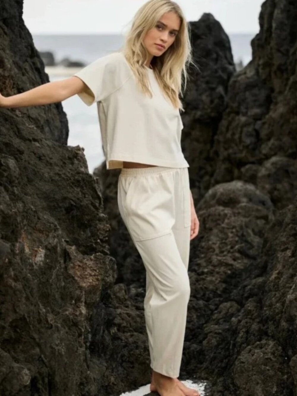 Vuori Mackenzie Pants in Ivory Cotton Stretchy Travel Easy Versatile Sz M Womens
